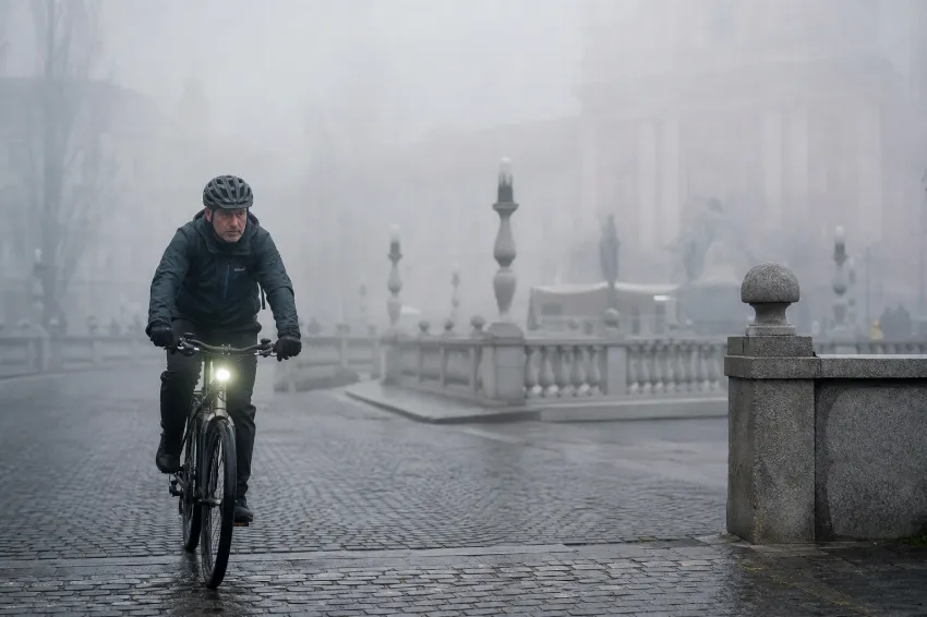 Megleno jutro v središču Ljubljane